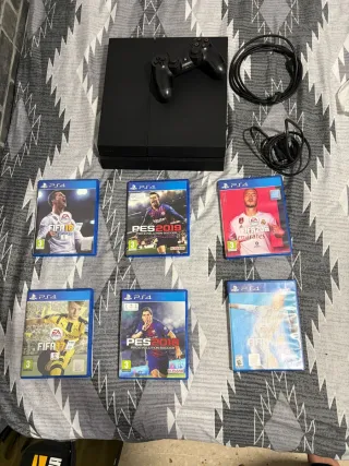 Consola PS4 Negra + 6 Juegos