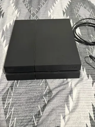 Consola PS4 Negra + 6 Juegos