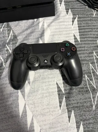 Consola PS4 Negra + 6 Juegos