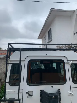 Baca Land Rover Defender