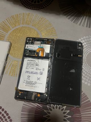 2 Sony Xperia per parti