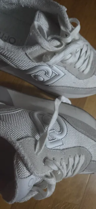 Zapatillas Liu Jo plateadas y blancas