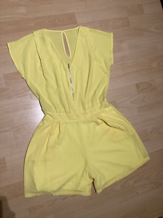 Mono amarillo con cremallera