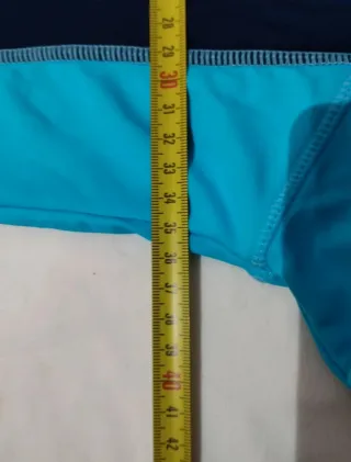 Traje de baño deportivo azul y turquesa