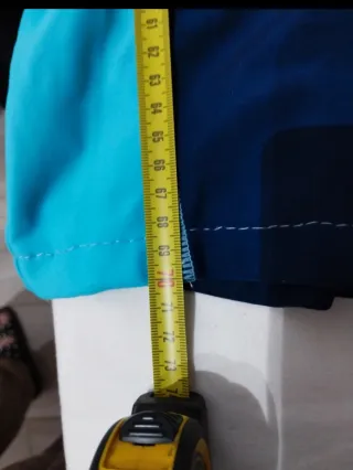 Traje de baño deportivo azul y turquesa