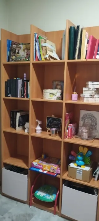 Estantería de madera