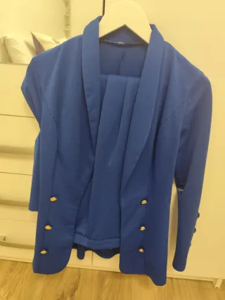 Traje de chaqueta y pantalón azul