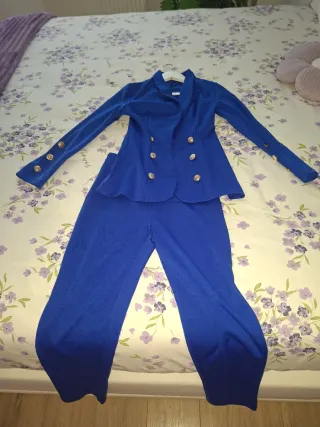 Traje de chaqueta y pantalón azul