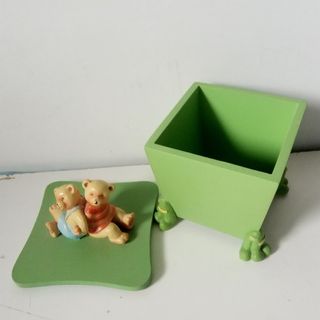 Cajita de madera con ositos y ranitas