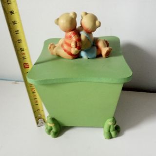 Cajita de madera con ositos y ranitas