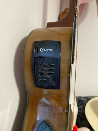 Guitarra Electroacústica Crafter con EQ