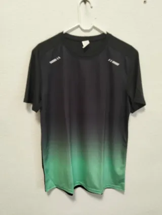 Camiseta degradado negro y verde