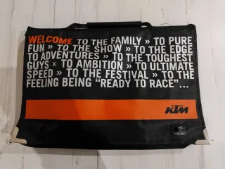 KTM Duke 125 Naranja y Negra