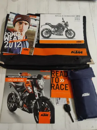KTM Duke 125 Naranja y Negra
