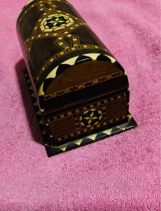 PAREJA DE JOYEROS DE MADERA DECORADOS