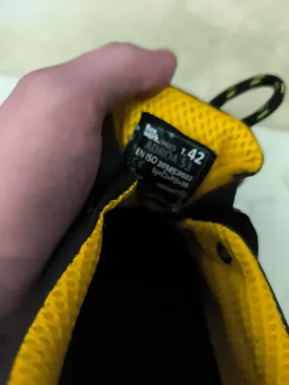 Botas de Seguridad Talla 42 (NUEVAS)-Puntera Acero