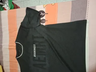 Camiseta negra con doble capa