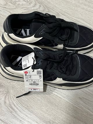 Zapatillas Zara Negras y Blancas