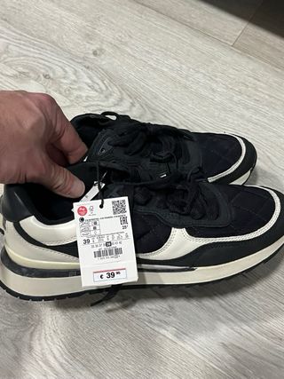 Zapatillas Zara Negras y Blancas