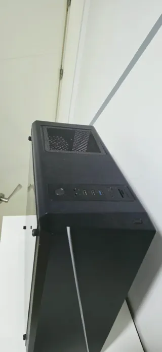 Caja Aerocool Cylon RGB, ATX,SD y USB. Buen estado