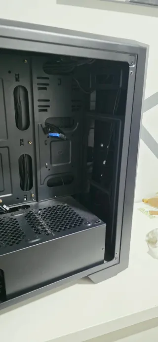 Caja Aerocool Cylon RGB, ATX,SD y USB. Buen estado