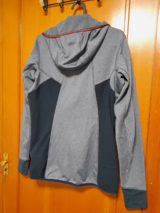 Chaqueta Salewa gris y azul