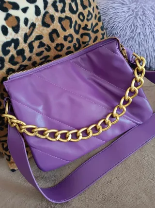 Borsa a spalla viola con catena oro