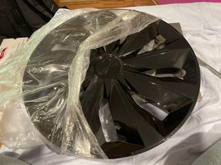 Una Tapacubos negros para llantas