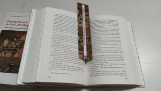 Flor de ciruelo en vasito de oro. Jing Pin Mei