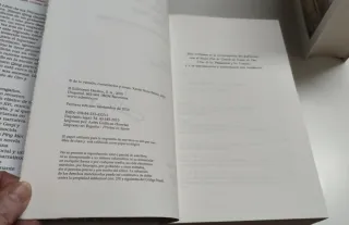 Flor de ciruelo en vasito de oro. Jing Pin Mei