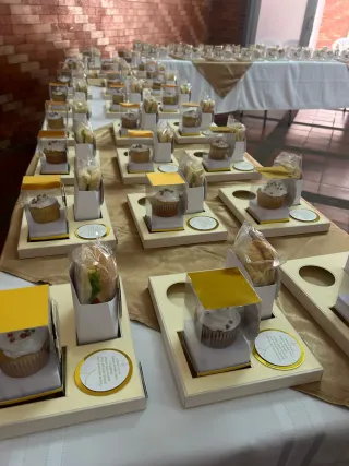 Mesas de cóctel, catering y/o celebraciones