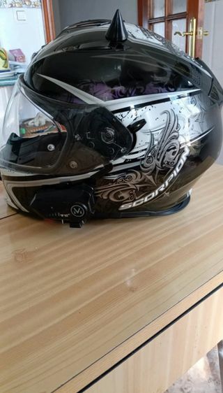 Casco Moto Scorpion Negro y Blanco