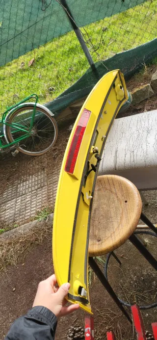 Alerón Seat León Amarillo