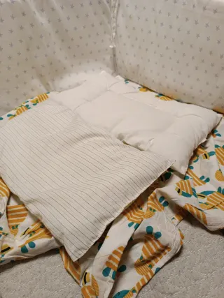 Lote Cuna: Protector, Colcha y Cojín