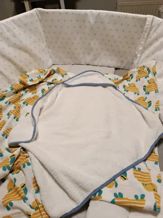 Lote Cuna: Protector, Colcha y Cojín