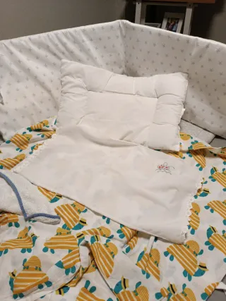 Lote Cuna: Protector, Colcha y Cojín