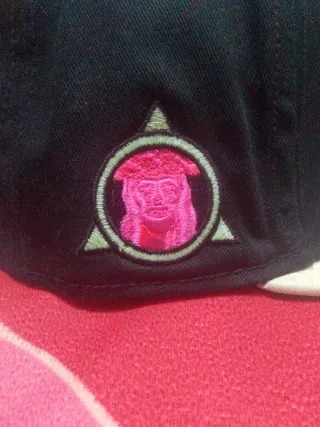 Gorra Cayler & Sons Mercy Negra y Blanca