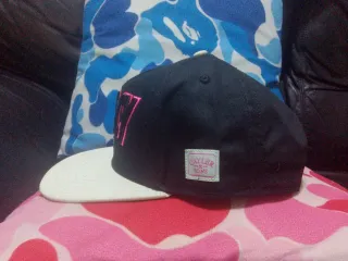 Gorra Cayler & Sons Mercy Negra y Blanca