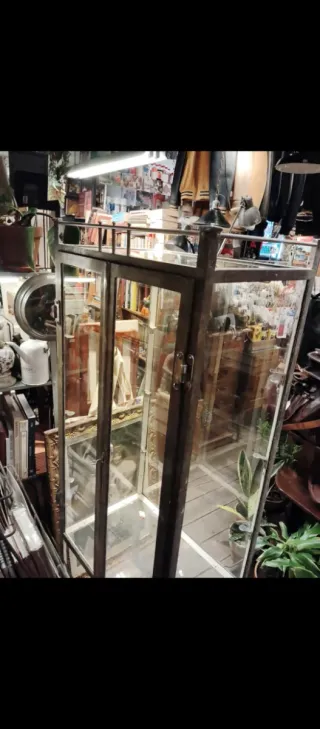 Vitrina antigua médico metal y cristal