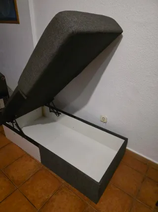 Sofá cama gris con almacenaje