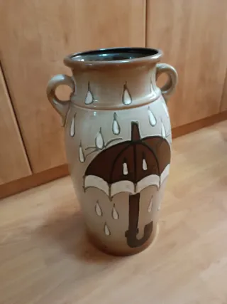Paragüero de cerámica con diseño de paraguas
