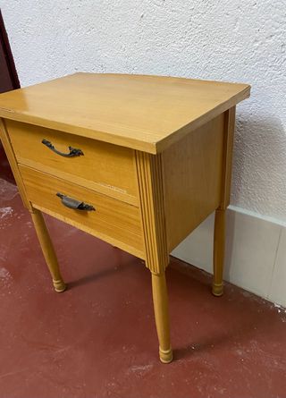 Mesita de noche de madera vintage