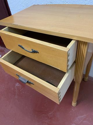 Mesita de noche de madera vintage