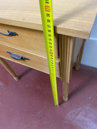 Mesita de noche de madera vintage