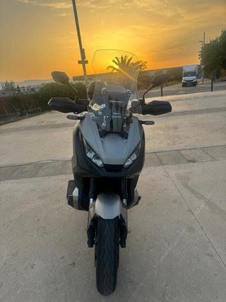 Honda X-ADV 750 Negra/Gris Honda