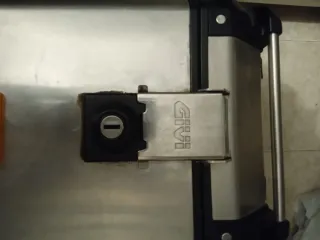 Top case, baúl o cofre GIVI de 46 L para moto.