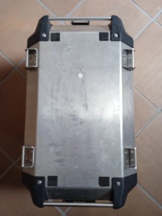Top case, baúl o cofre GIVI de 46 L para moto.