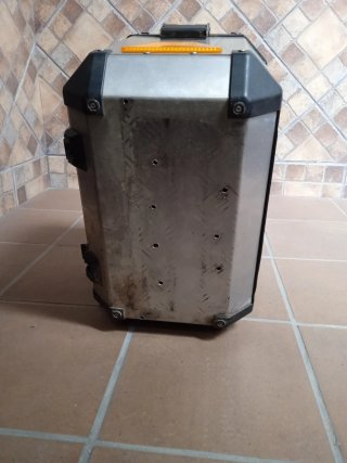 Top case, baúl o cofre GIVI de 46 L para moto.