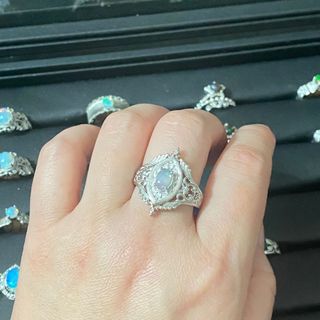 Anillo de ópalo natural