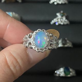 Anillo de ópalo natural